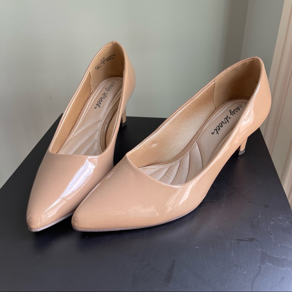 Nude pumps